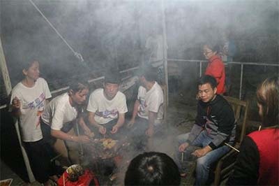 海藍機電員工在燒烤 海藍機電員工在燒烤